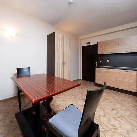 Varly Bryag Hotell 2*