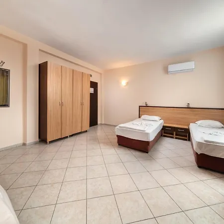 Varly Bryag Hotell 2*