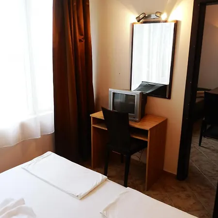 Hotell Varly Bryag 2*