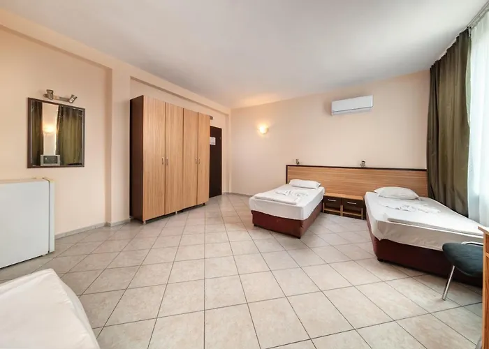 Varly Bryag Hotell 2*