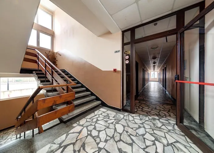 Varly Bryag Хотел 2*